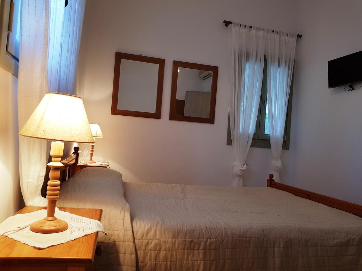 Theo'S Vacation Home สกีรอส ภายนอก รูปภาพ